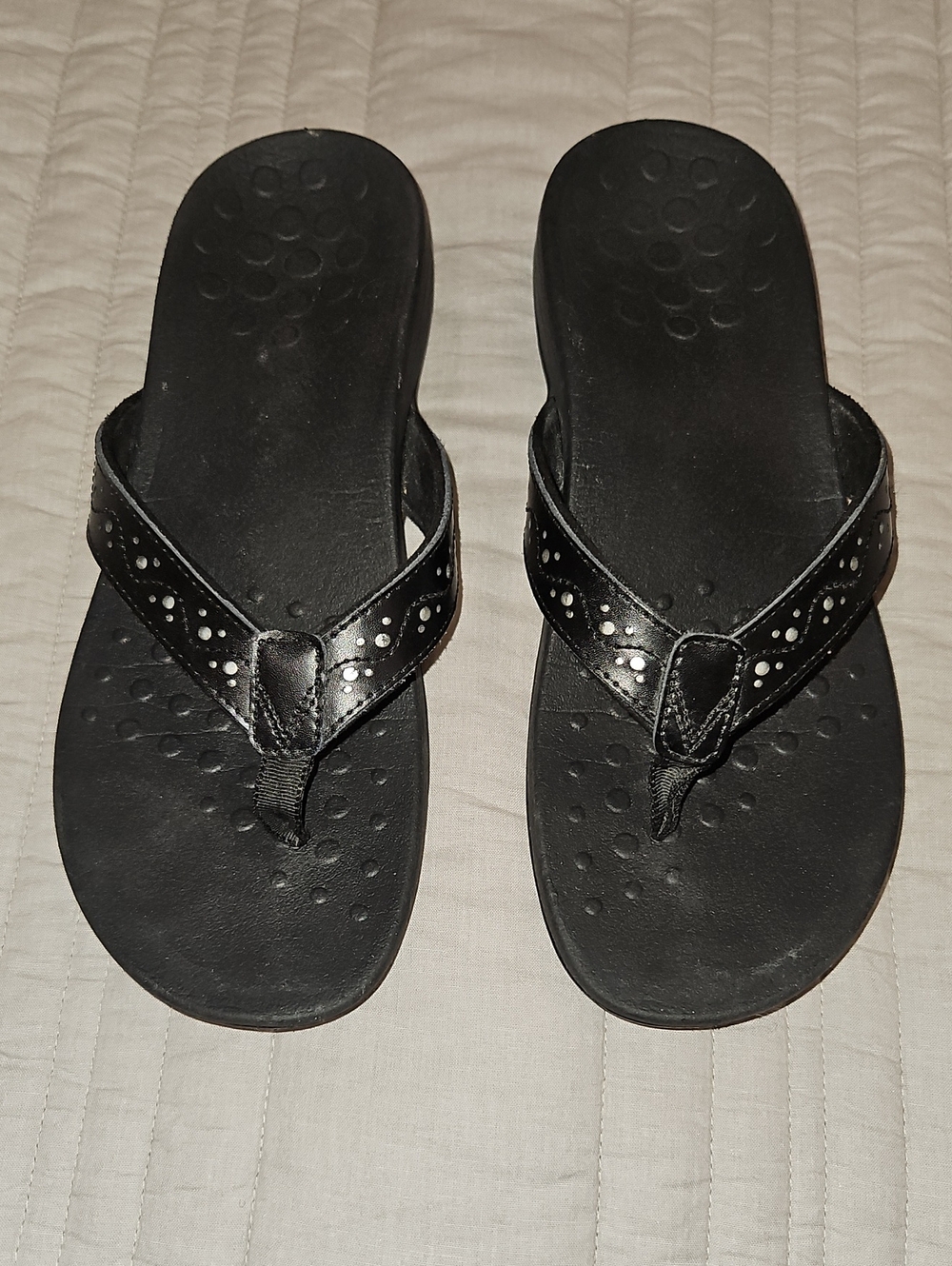 Vionic Aliza Black Flip Flops